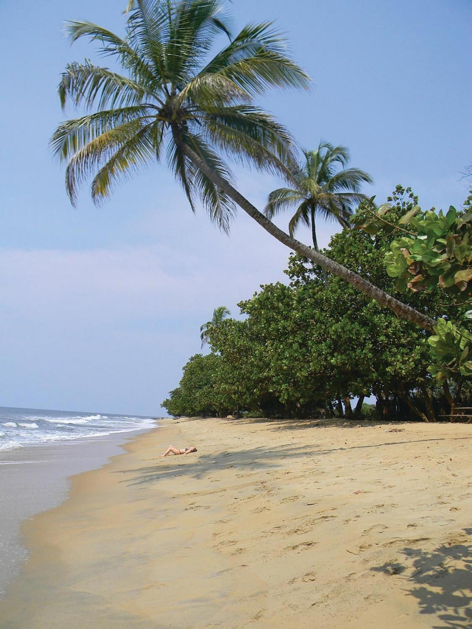 Sky Kenako Hotel Kribi Exterior photo